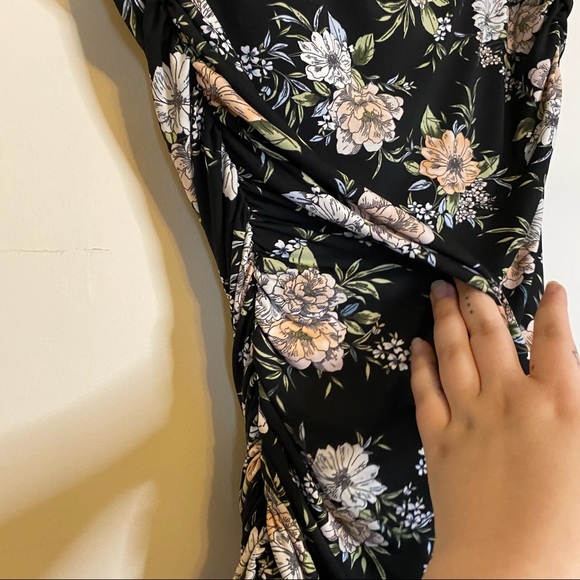 ✨torrid black floral ruched pencil skirt✨ - Picture 5 of 8